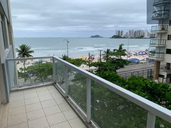 Frente ao Mar. Sacada grande. 02 Dormitórios + dependência. 01 vaga no Boulevard.