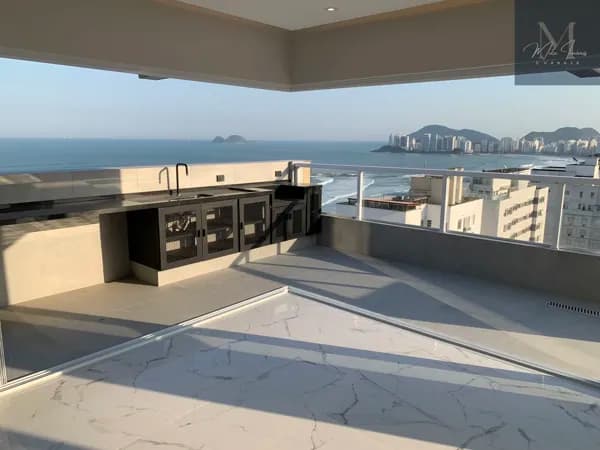 Cobertura Penthouse Avarandada com linda vista para o Mar. Ao lado da praia.