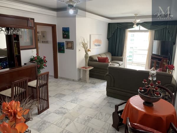 Próximo do Centro ao lado da praia. Reformado. 03 dormitórios. 01 Suíte. Dependência. 01 vaga
