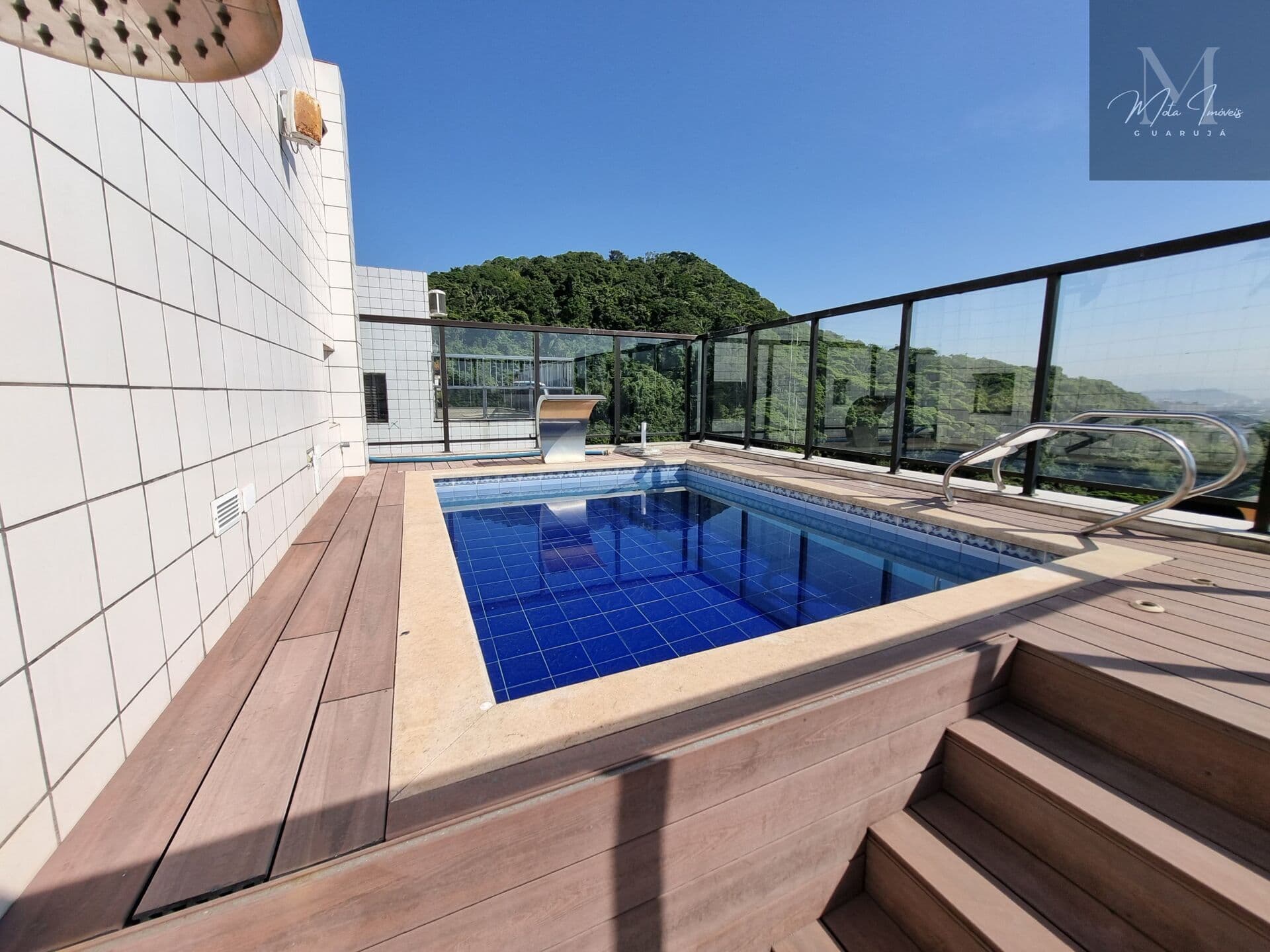 Cobertura Dúplex com 280 m2 útil. Vista Mar. Piscina e churrasqueira. 03 Dormitório. 04 vagas.