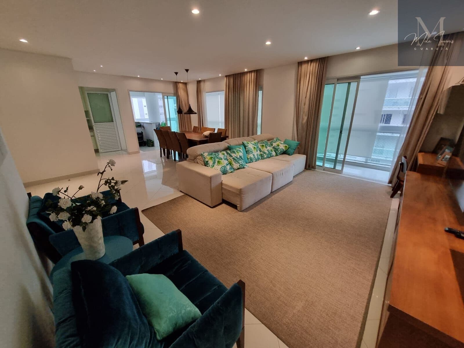 Lindo imóvel com vista para o Mar. Maior varanda Gourmet da região. om 171m2 útil. 03 suítes. 03 vagas. Lazer Completo