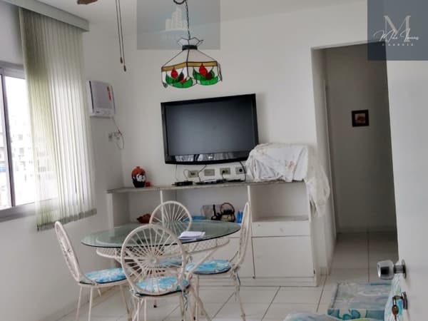 Ao lado da praia. Região tranquila. 02 Dormitórios. 01 vaga na garagem.