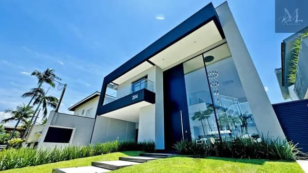 Jardim Acapulco. Linda Casa Nova estilo moderno. Todo planejado e climatizado. Com 05 Suítes. 04 vagas.