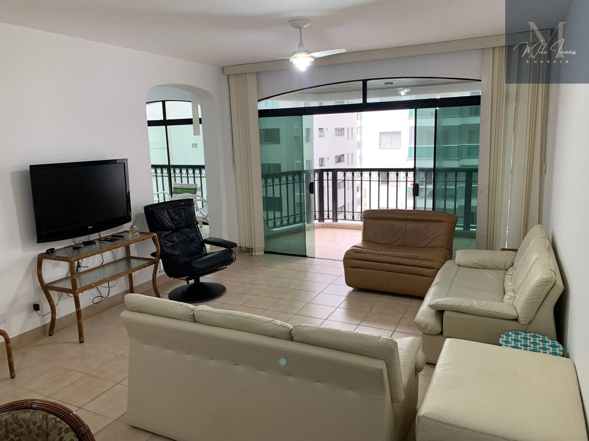 Ao lado da praia com Vista para o Mar. Reformado. 140m2 útil. 03 Dormitórios. 02 Suítes. 02 vagas
