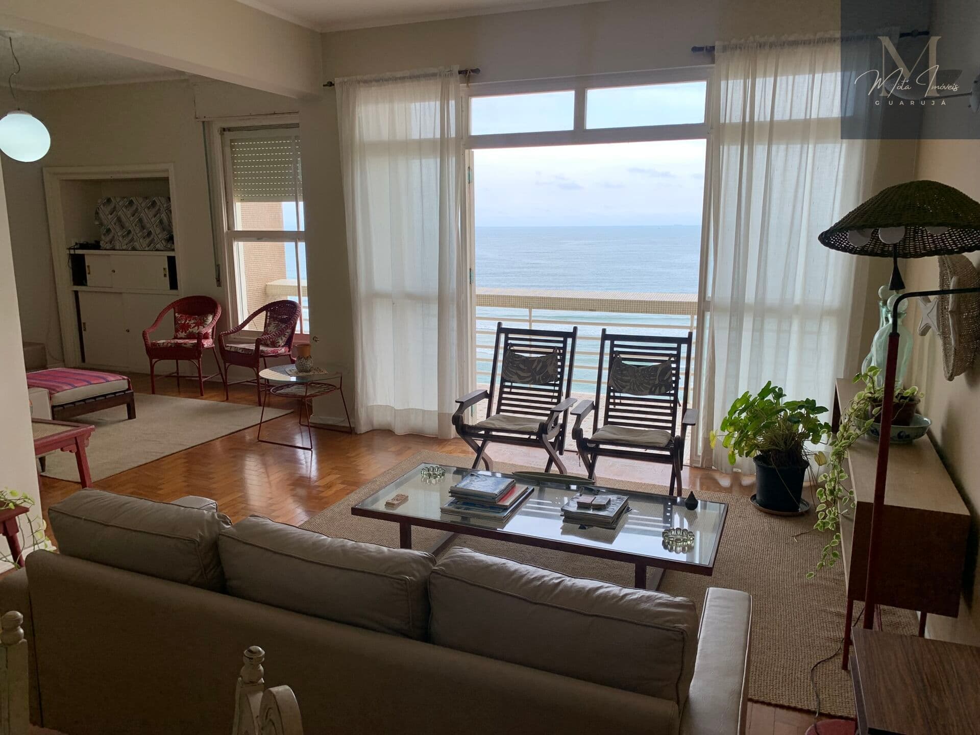 Frente ao Mar. Linda vista. Com 140m2 útil. 03 dormitórios. 01 suíte. 03 banheiros. 01 vaga privativa.