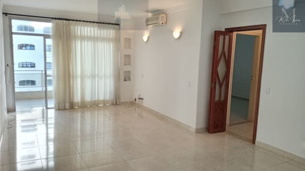 Próximo da praia e do Centro. Com 90m2 útil. 02 Dormitórios. Dependência. 01 vaga