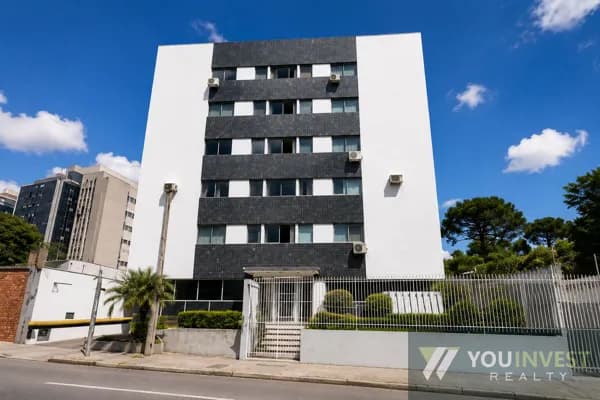 Studio Mobiliado com Garagem no Centro Cívico | Pronto para investir