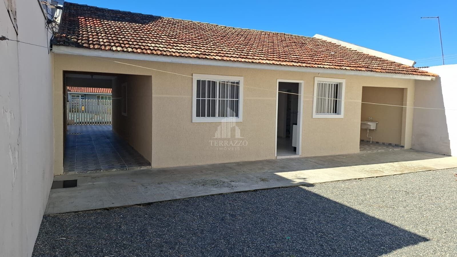 Casa Térrea com Terreno de 253 m² à Venda no Uberaba - Curitiba - PR