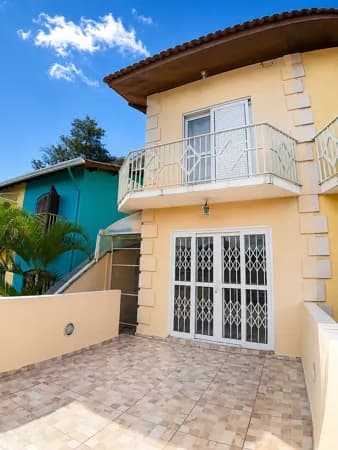 Casa Sobrado 3 dormitórios, 1 suíte, garagem coberta, espaço gourmet