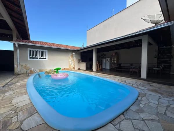 Casa com amplo terreno no Costa e Silva