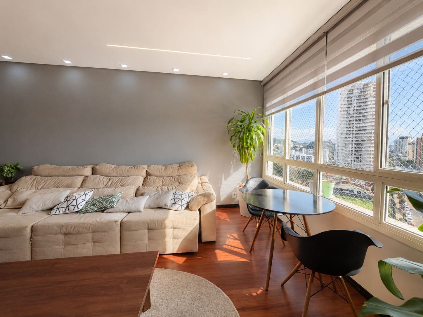 Apartamento à Venda no Bairro Anita Garibaldi | 3 Dormitórios, 2 Suítes e 2 Vagas