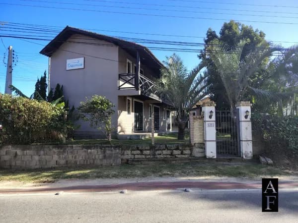 Pousada com amplo terreno em Areias de Macacu
