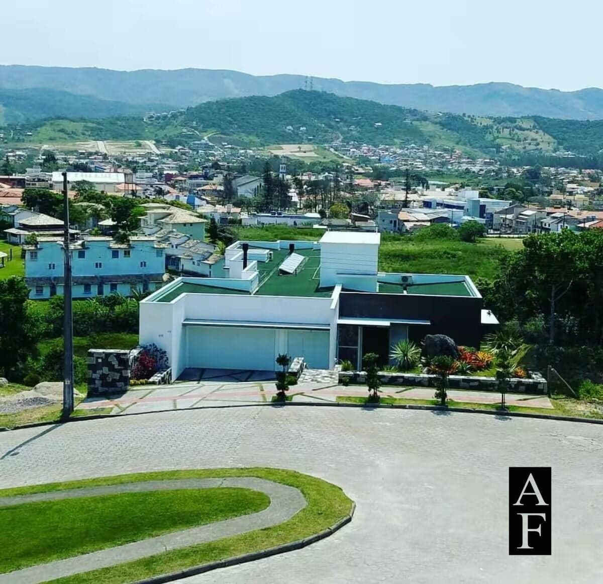Casa com 5 suítes com Vista para o Mar