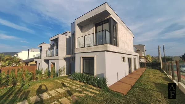 Casa de esquina de 3 dormitórios em Ferraz