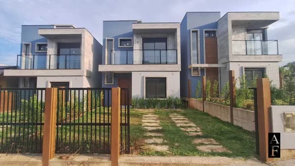 Casa de 3 dormitórios em Ferraz