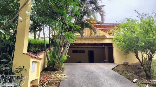 Casa de 315 m² com 4 Dormitórios e Vista Permanente para Área Verde no Tarumã
