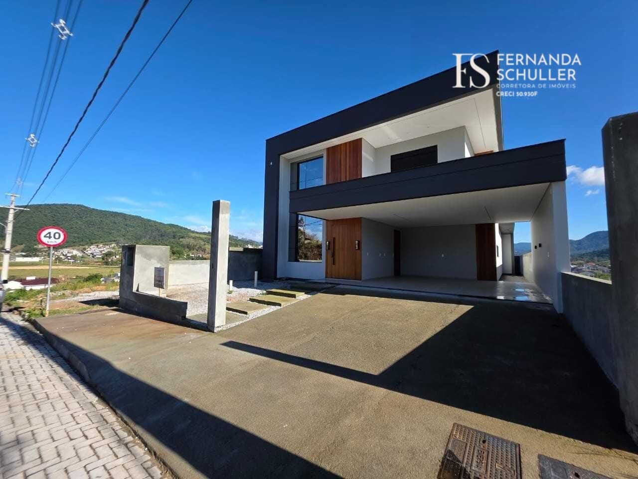 Casa em Antônio Carlos - Centro