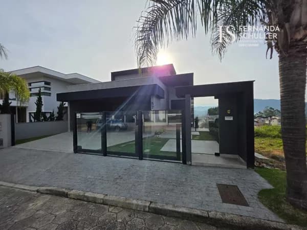 Casa em Antônio Carlos - Centro