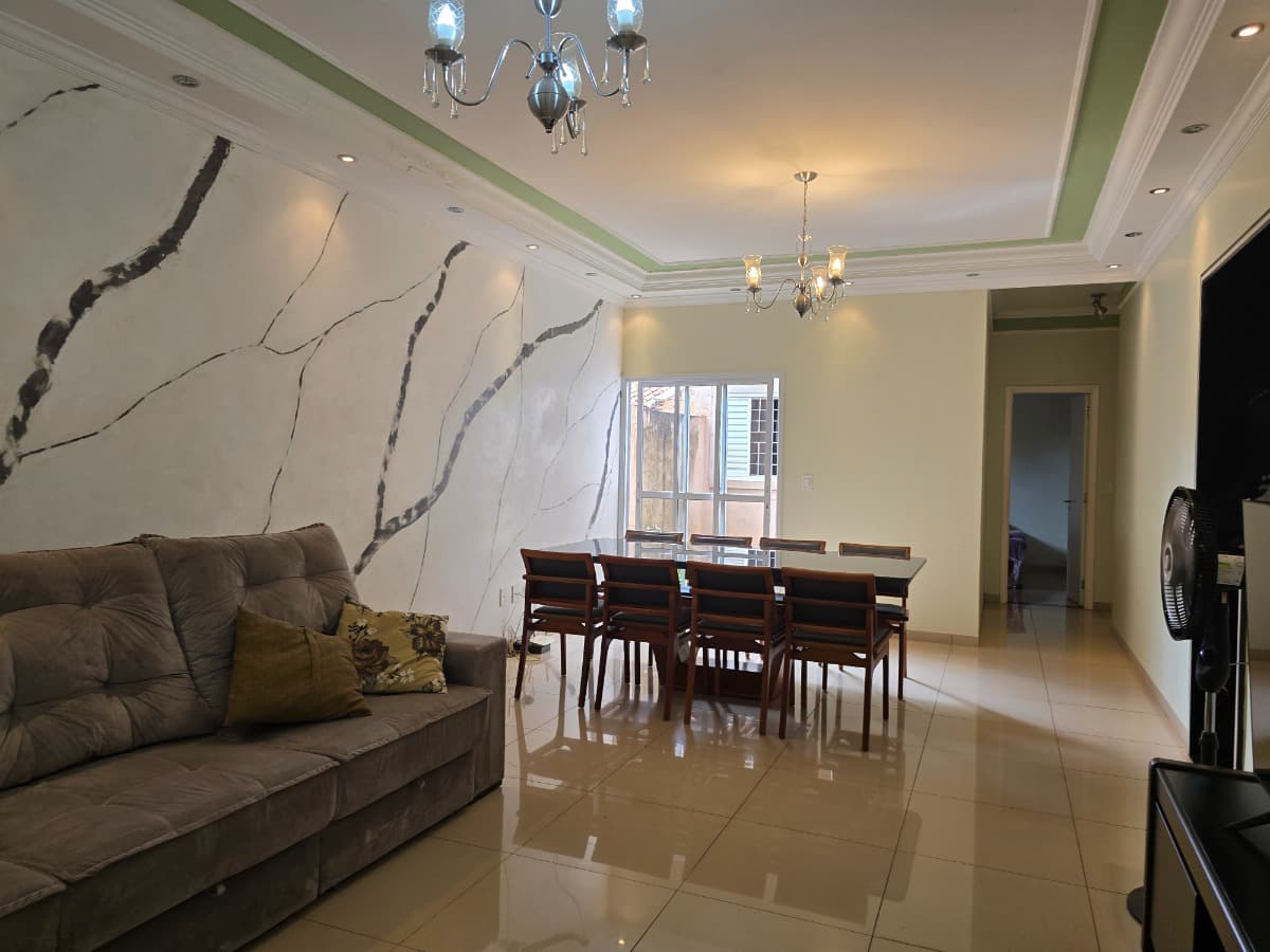 Casa à venda no bairro Parque Residencial Cândido Portinari em Ribeirão Preto/SP