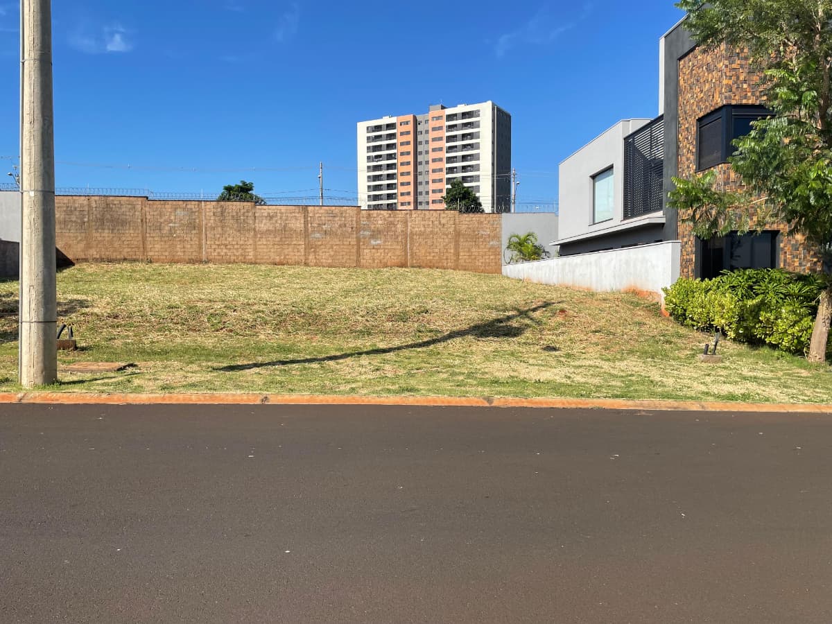 Terreno à venda no bairro Quintas de São José em Ribeirão Preto/SP