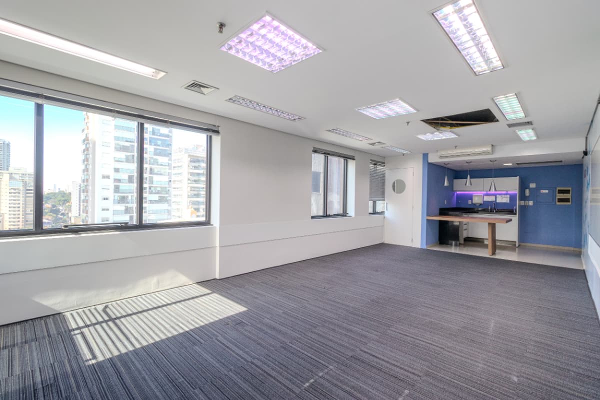 Sala comercial à venda no bairro Vila Cordeiro em São Paulo/SP