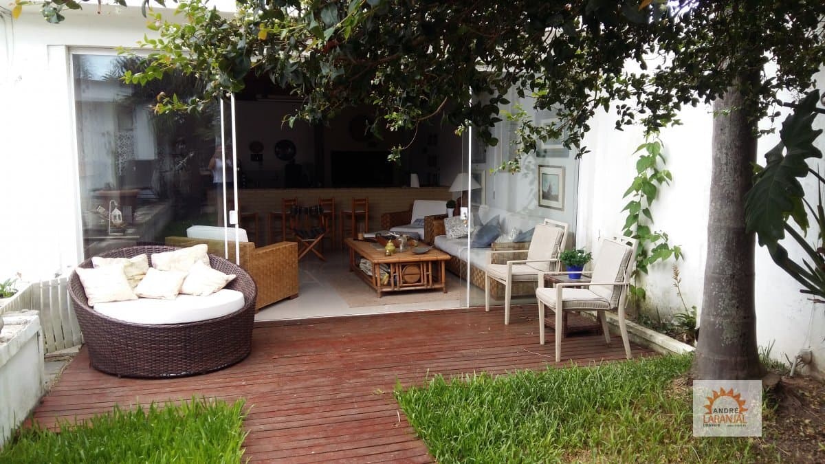 Casa Alto Padrão para Venda em Laranjal Pelotas-RS