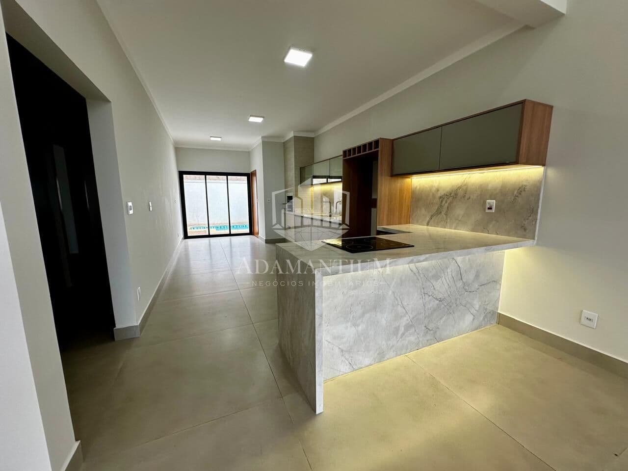 Casa em Condomínio com 3 Suítes - Reserva Imperial