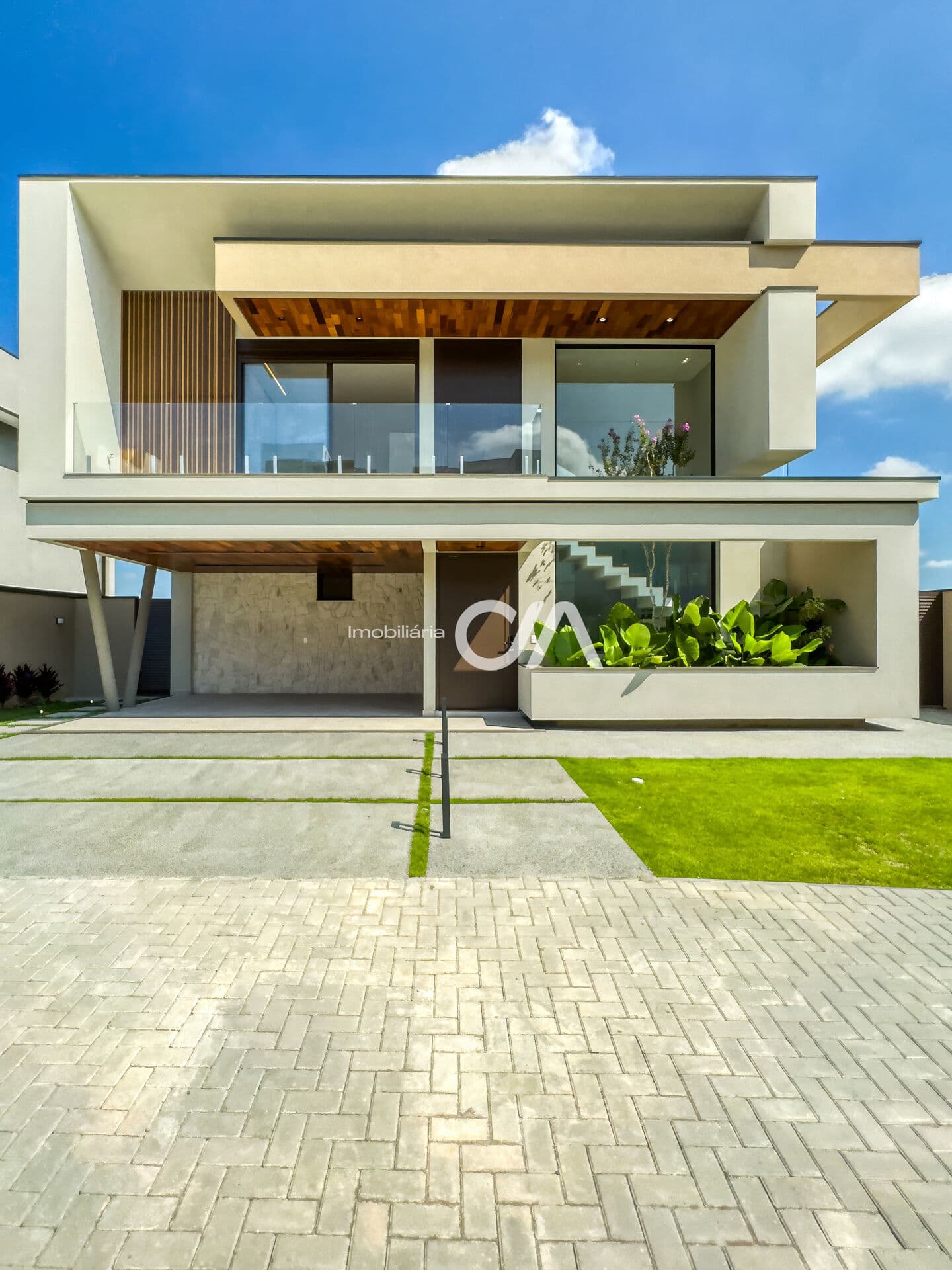 Alphaville | 4 Suítes | 380 m² | Área gourmet | Piscina | Avalia permuta