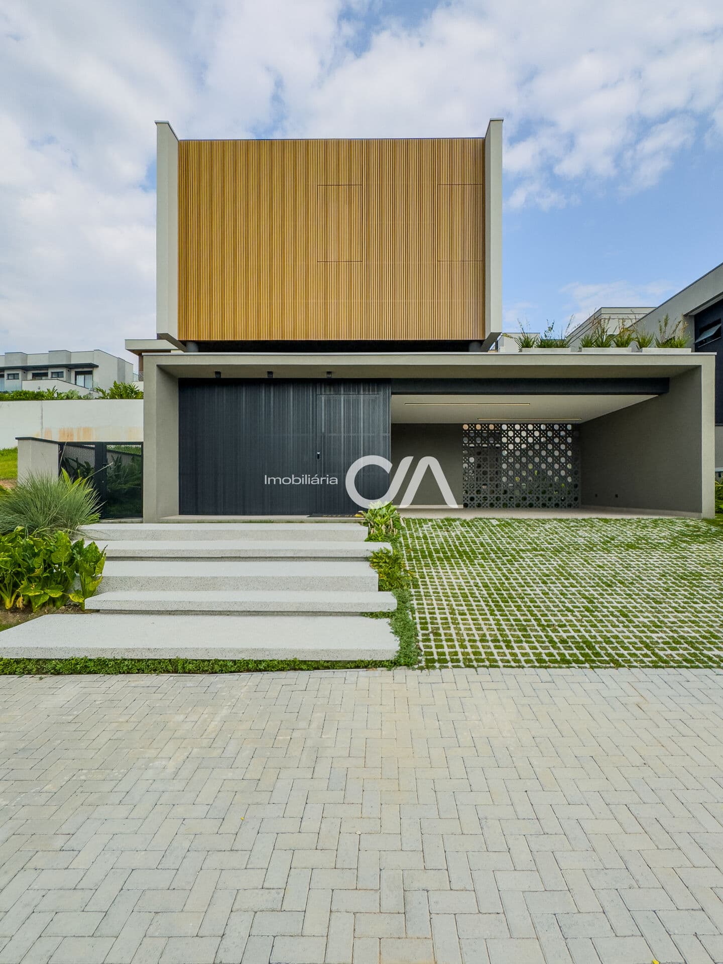 Alphaville | 390m² | 4 suítes | Área Gourmet | Piscina | 4 Vagas | R$4.480.000,00 | ACEITA PERMUTA