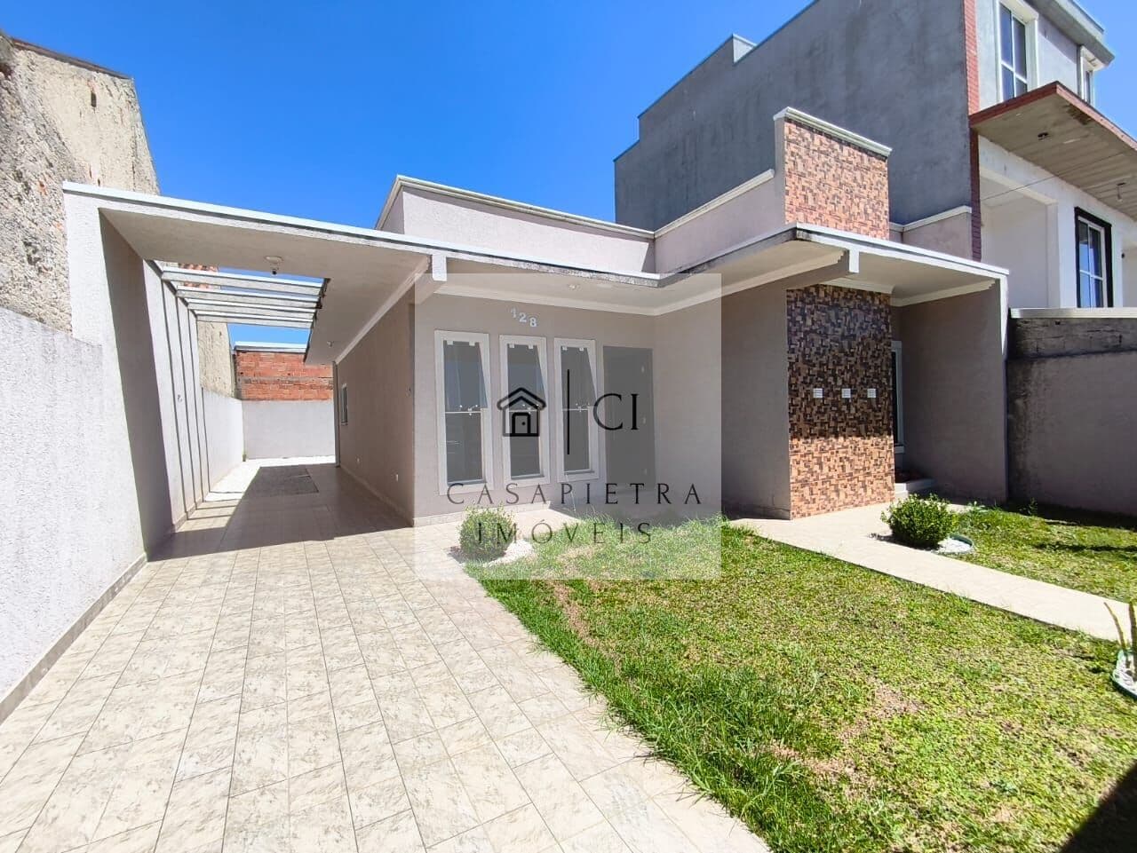 Casa térrea moderna Bairro Veneza Fazenda Rio Grande- 3 quartos 70m2 com quintal