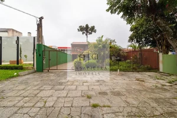 Sobrado com quintal no Bairro Bacacheri 4 quartos 400m2