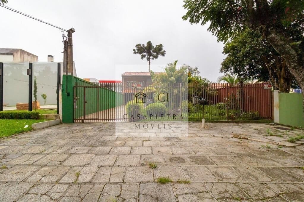 Sobrado com quintal no Bairro Bacacheri 4 quartos 400m2