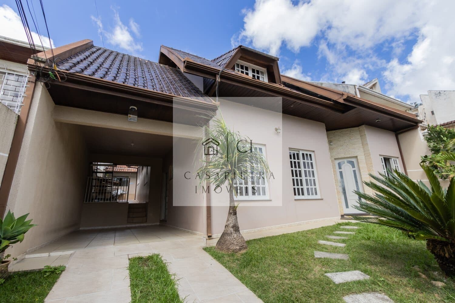 Casa Térrea 4 quartos no Pilarzinho com quintal e edícula 180m2