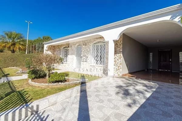 Casa mobiliada Bairro Bacacheri 5 quartos 314m2 com edícula e jardim