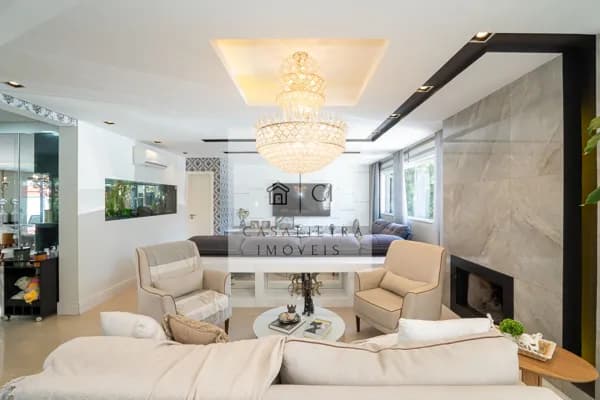 Casa Alto Padrão 4 Suítes com piscina no Bairro Santa Cândida 266m2