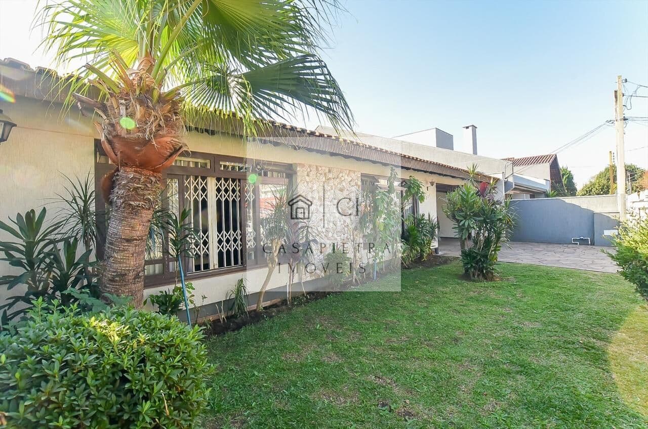 Casa térrea residencial ou comercial com 7 quartos no Tarumã - 320m2 com quintal