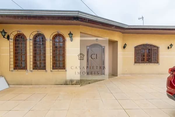 Casa térrea de esquina no Bairro Cajuru 5 quartos 3 suítes 248m2