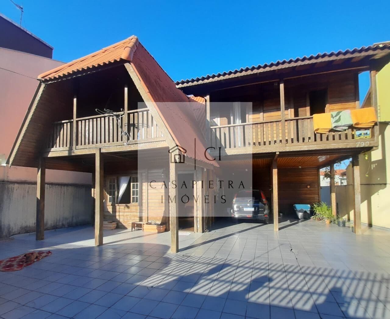 Sobrado Rústico em Madeira nobre Itaúba Pineville 3 quartos 228m2 com edícula