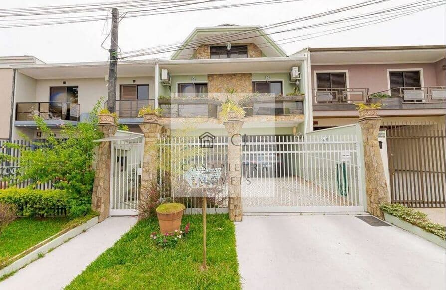 Sobrado Triplex 4 quartos no Bairro Jardim das Americas - 245m2