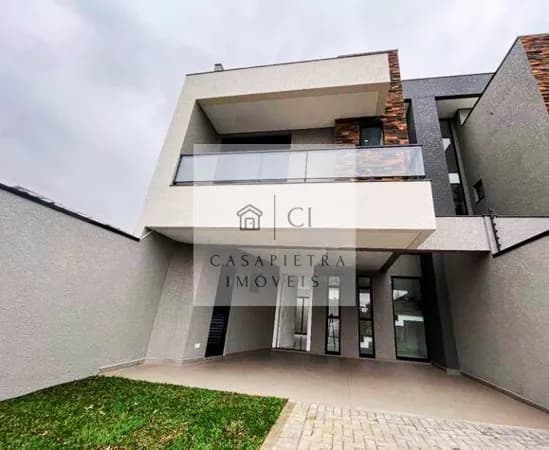 Sobrado Triplex no Capão da Imbuia 3 quartos 159m2 com quintal