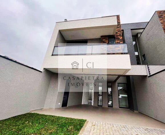 Sobrado Triplex no Capão da Imbuia 3 quartos 159m2 com quintal