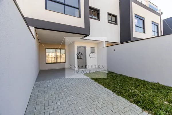 Sobrados Triplex no Bairro Cajuru Internos e Externos 3 quartos com terraço 136m2