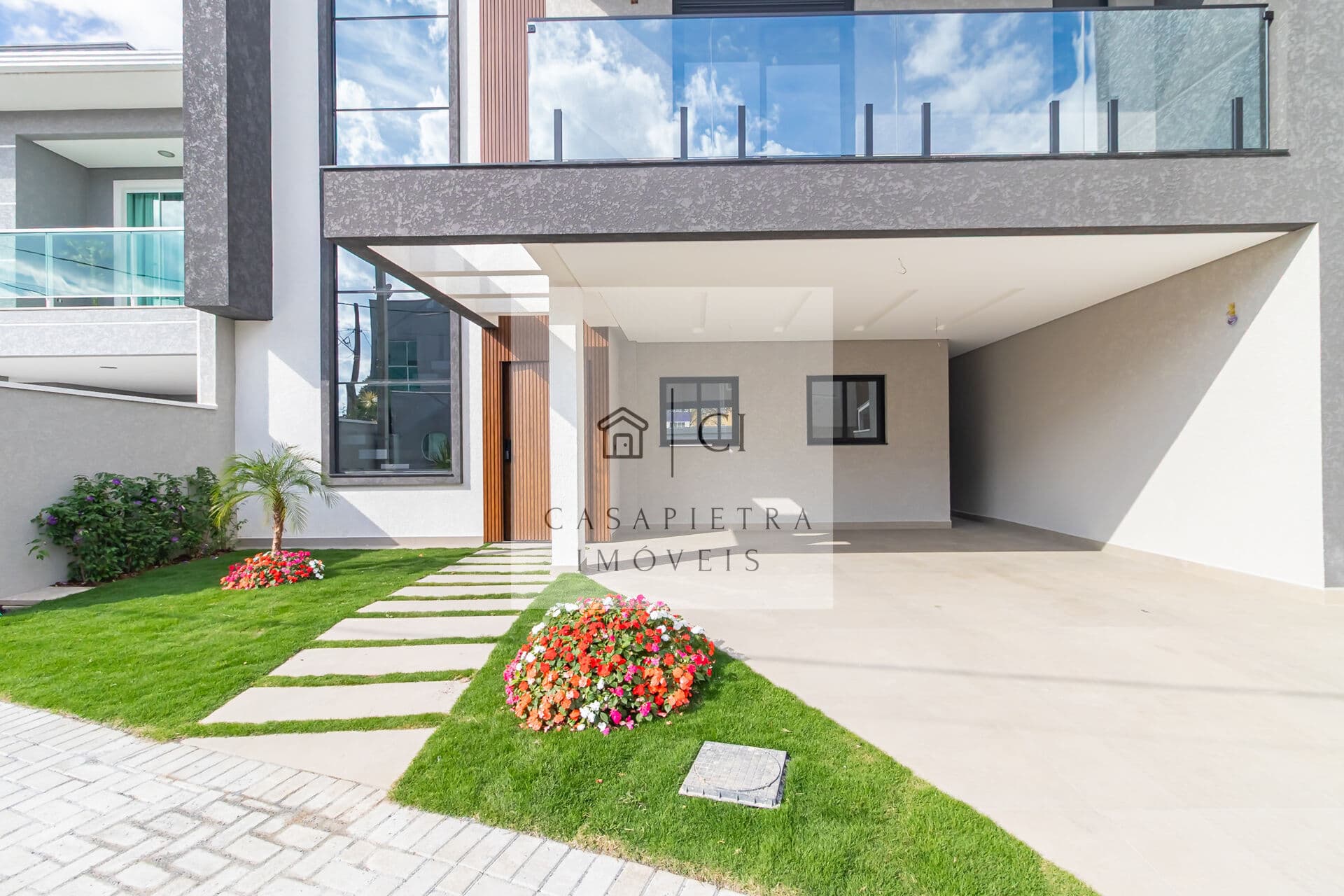 Sobrado Triplex em Condomínio com 4 quartos no Uberaba - 180 m²