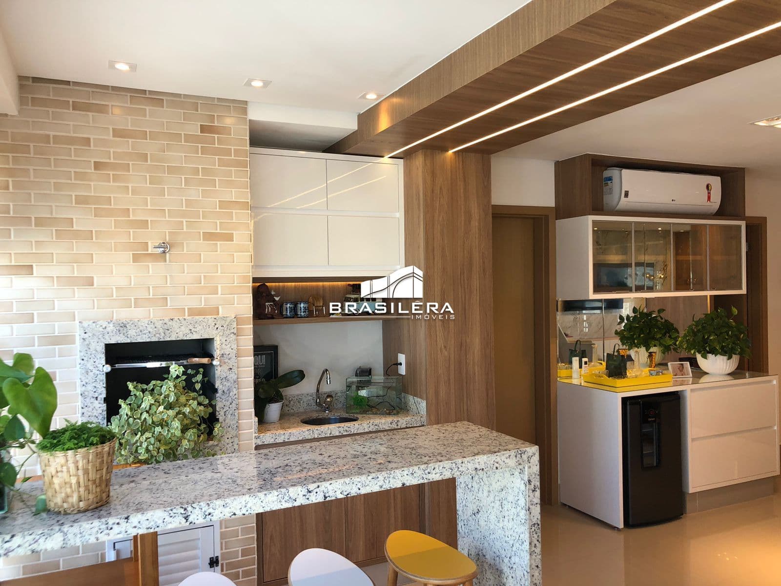 Apartamento 3 SUITES PLENAS, CHURRASQUEIRA A CARVÃO.