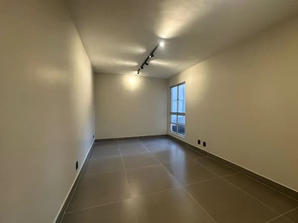 2/4 sendo 1 suíte 1 vaga de garagem