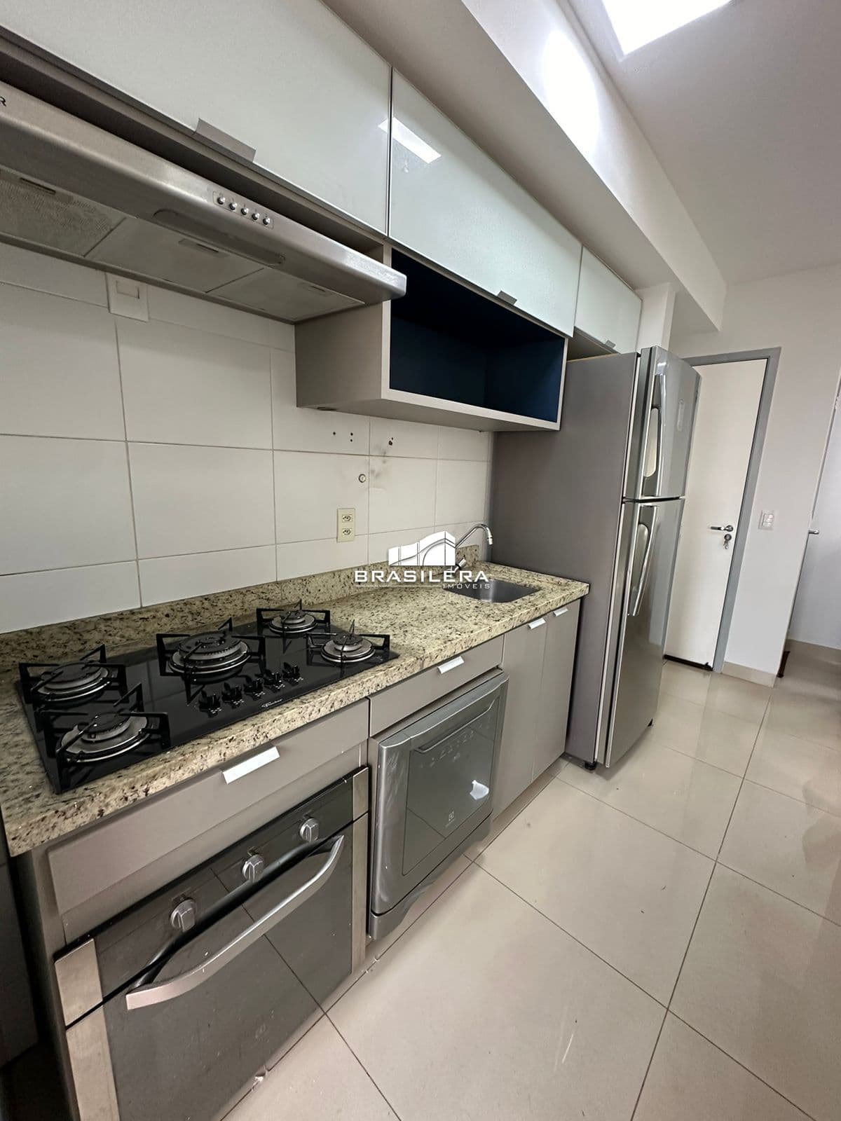 Apartamento SEMI MOBILIADO