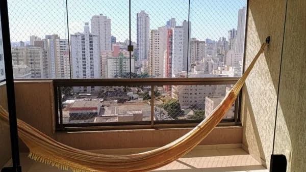 Apartamento Setor Bueno três quartos duas vagas