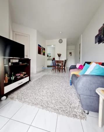 Apartamento de 1 dormitório, sacada com churrasqueira e 1 vaga coberta, Saco Grande, Florianópolis