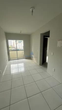 Apartamento de 2 dormitórios, sacada, elevado bairro Pagani, Palhoça/SC