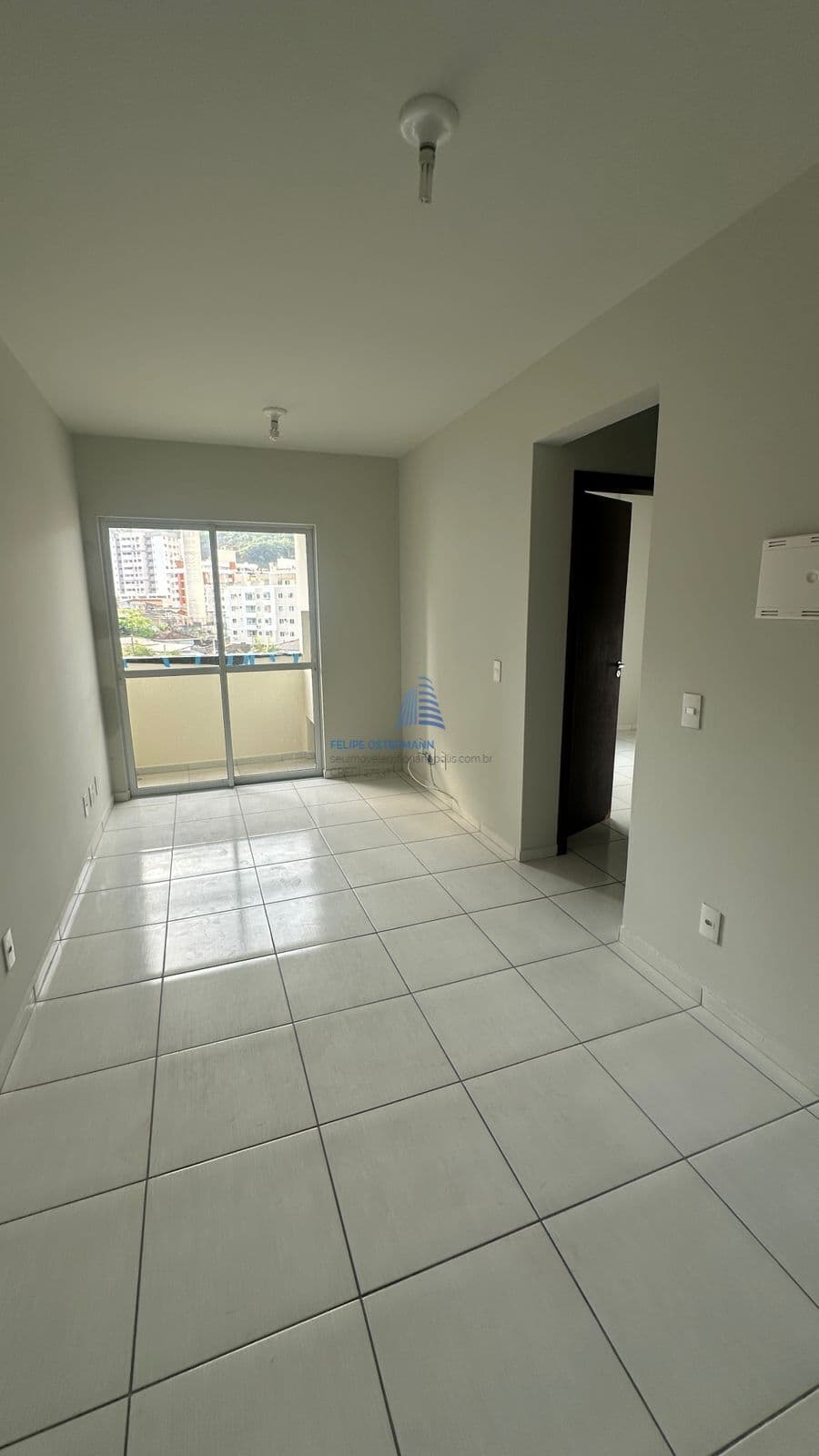 Apartamento de 2 dormitórios, sacada, elevado bairro Pagani, Palhoça/SC